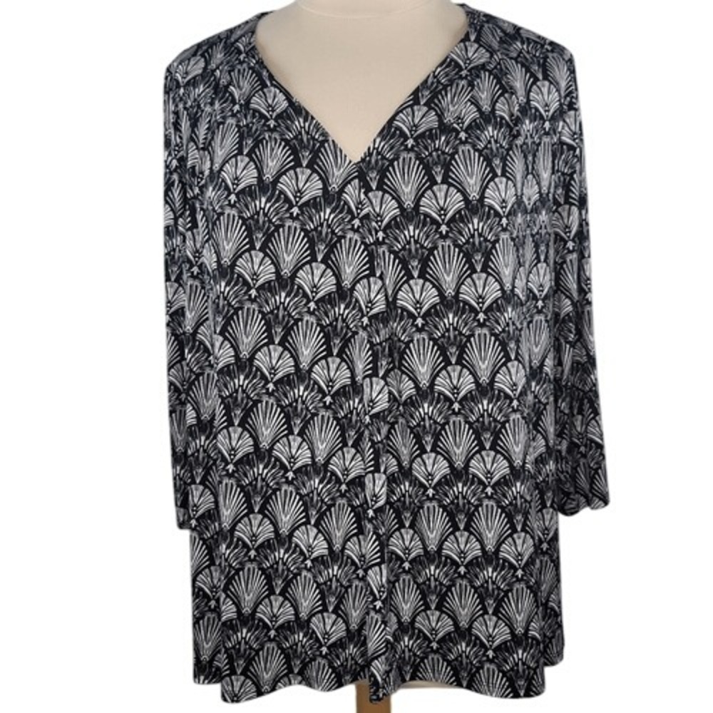 Lane Bryant Black and White 3/4 Sleeve V-Neck Blouse